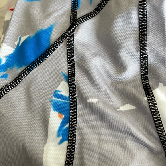 Cute 2 Piece Long Sleeve Athleisure Tracksuit Abstract Set - Picture 4 of 6